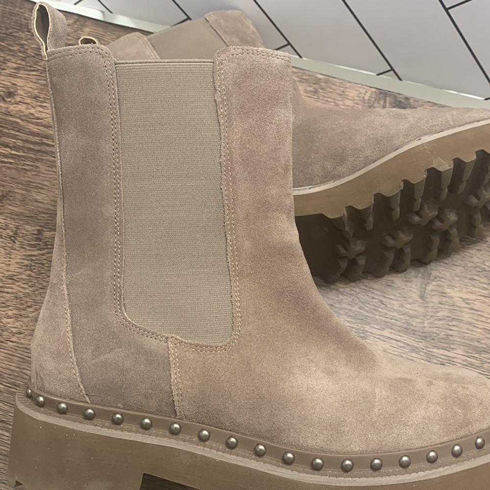 Vince Camuto brand New Boots - Picture 4 of 7